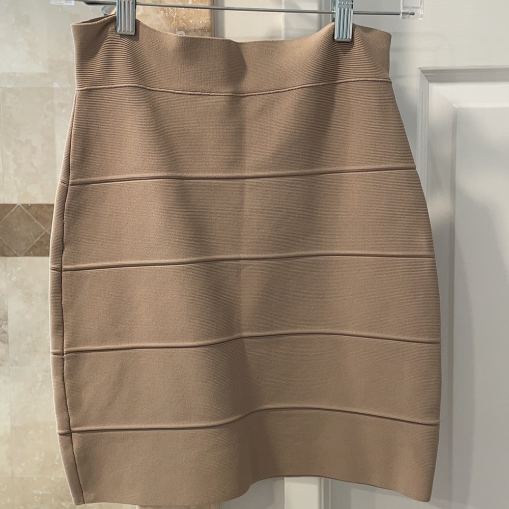 BCBG Max Azria pencil skirt and sexy top - Picture 3 of 4